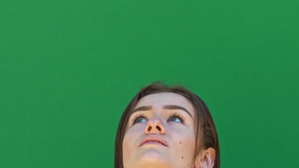 Static Close Shot Brunette Lady Face Nose Front Green Chroma — Stock Video