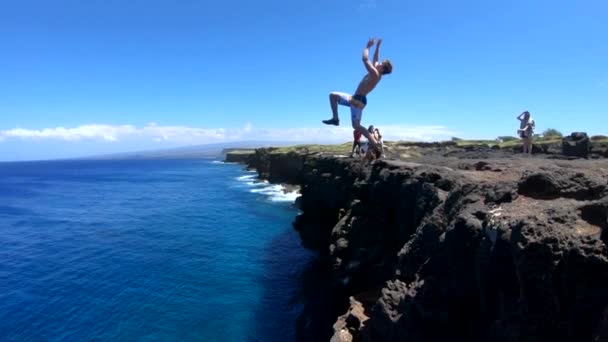 Zeitlupenaufnahme Eines Mannes Der Von Einer Klippe South Point Big — Stockvideo