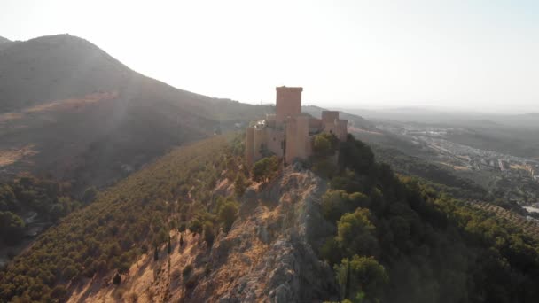 スペイン カスティロ ジャン Jean Castle夏の午後 この中世の城から飛んで地上で撮影しました 24FpsでNdフィルターを使用してドローンとアクションカメラで作られたJen市も示しています — ストック動画