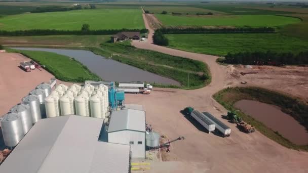 Vista Aérea Das Caixas Armazenamento Armazéns Tratores Reboques Agronegócio Sementes — Vídeo de Stock