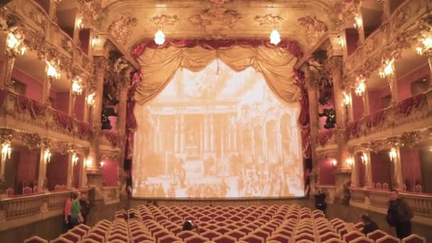 Gyönyörű Residenz színház színpad és ülések Münchenben. Bent vagyok.