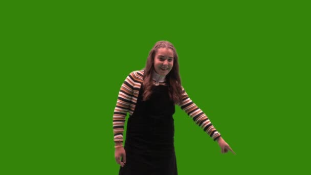 Dospívající Dívka Modelka Zelené Obrazovce Ukazuje Dolů Aby Něco Schválila — Stock video