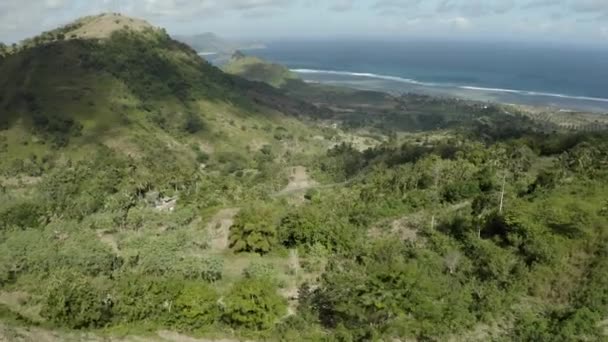 Backward Drone Shot Green Mountains Coastline Ocean Background Lombok Indonesia — Stock Video