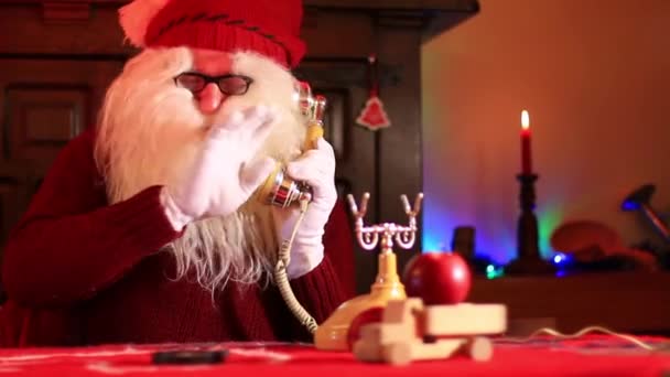 Papai Noel Fala Telefone Vintage — Vídeo de Stock