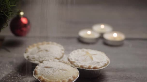 Şeker Serpme Noel Kıymalı Turtaya Son Dokunuş — Stok video