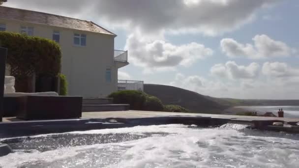 Von Links Nach Rechts Aufnahme Eines Whirlpools Mit Laufenden Jets — Stockvideo