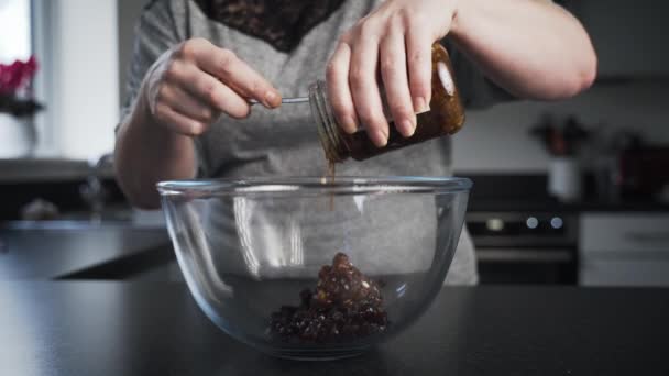 Lady Scraping Sticky Pie Filling Glass Jar Clear Mixing Bowl — Stock Video