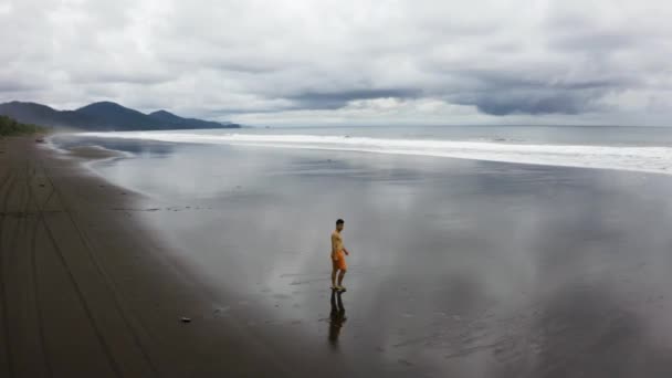 Aerial Shot Young Man Making Martial Arts Kick Empty Beach — Stock Video