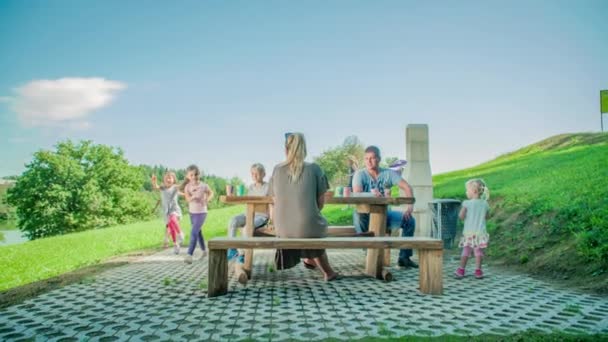 Children Big Family Gathered Wooden Table Middle Green Grass Hill — Stock Video