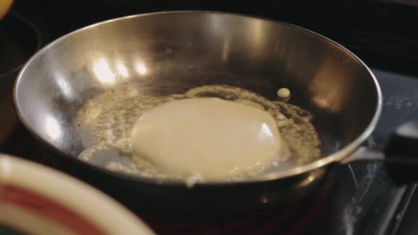 Pancake Batter Slowly Rising Hot Frying Pan Close Shot — Stock Video