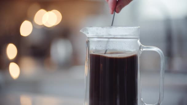 Stiring French Press Coffee Preparation Slomo — 비디오