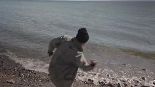 Торонто Канада Девочка Подросток Прыгающая Море Ceup Shot — стоковое видео