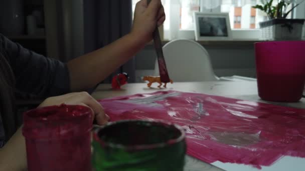 Compiti Pittura Infantile Giovane Ragazza Belle Arti Istruzione Creatività Espressione — Video Stock