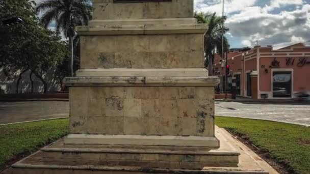 Tilt Tid Bortfald Francisco Montejo Monument Merida Mexico – Stock-video