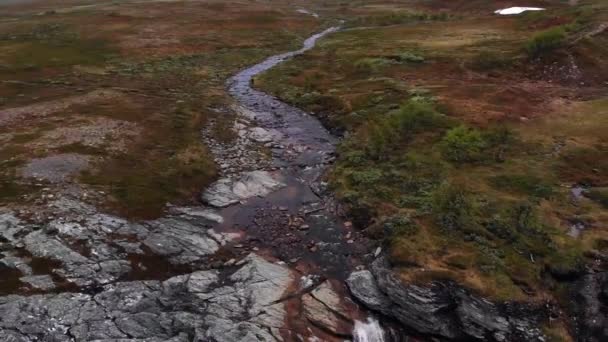 Drone Aéreo Reverso Disparado Sobre Una Caída Agua Cerca Del — Vídeo de stock