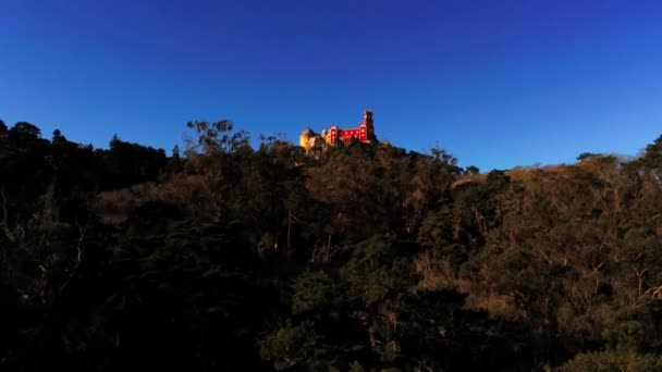 Откройте Увеличьте Красочный Дворец Вершине Холма Португалии Building Palacio Pena — стоковое видео