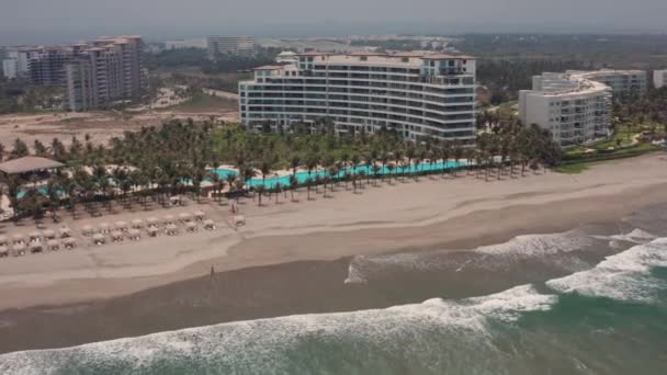 Strand Von Acapulco Und Wasserfontäne Mexiko Luftaufnahme Von Ozeanwellen Und — Stockvideo