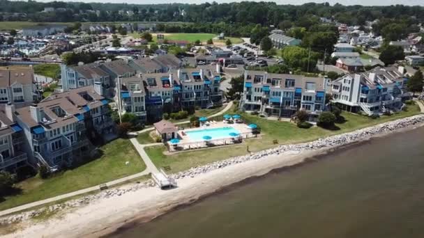 Chesapeake Körfezi Rıhtımı Ndaki Rich Coastal Mahallesi Sahil Apartmanı Abd — Stok video