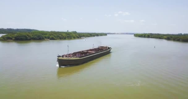 Grande Barca Que Desce Rio Jacui Brasil Vista Panorâmica Aérea — Vídeo de Stock