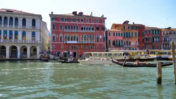 Venedig Kanal Sonniger Tag Bootsfahrt Gondeln Haupt Italien Europa Krankenwagen — Stockvideo