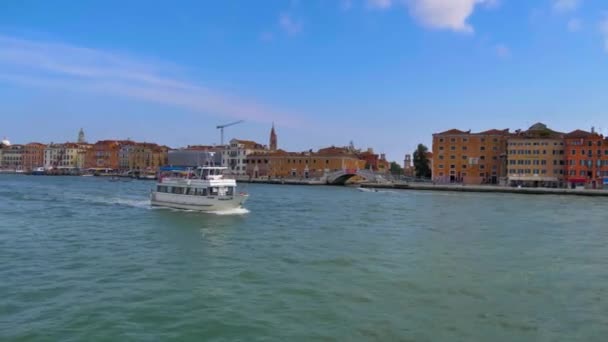 Veneza Canal Dia Ensolarado Passeio Barco Gôndolas Principal Itália Europa — Vídeo de Stock