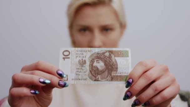 Bold Russian Woman Short Hair Holding Ten Polish Zloty Currency — Stock Video