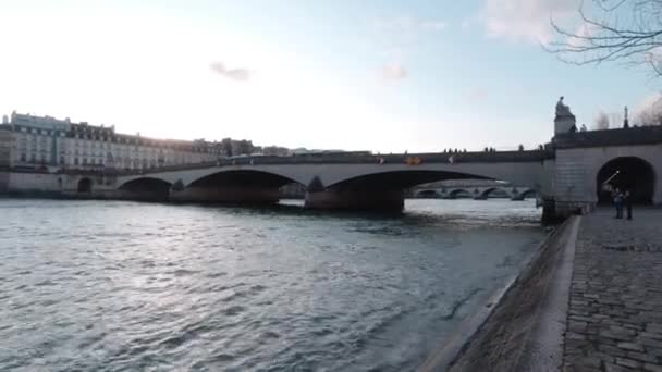 Puente Que Cruza Río Sena París Francia — Vídeos de Stock