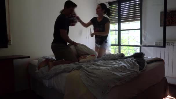 Silhouettes Couple Love Having Fun Pillow Fight Bed — Stock Video