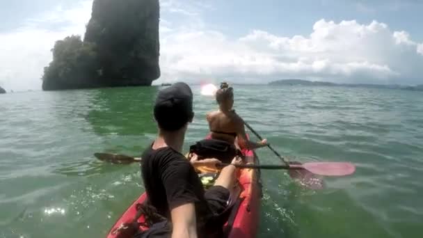 Pareja Kayak Mar Tailandia — Vídeos de Stock