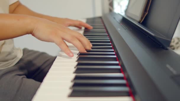 Mani Maschili Che Suonano Pianoforte Strumento Musicale Suonare Tastiera Strumento — Video Stock