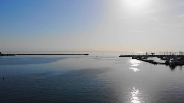 Flygning Över Adriatiska Havet Nära Brygga Umag Liten Kuststad Kroatien — Stockvideo