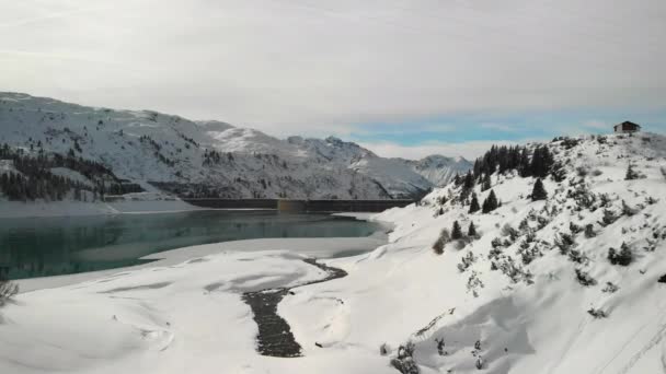 Dron Volando Una Tierra Maravilla Invierno Volando Hacia Lago Entre — Vídeos de Stock