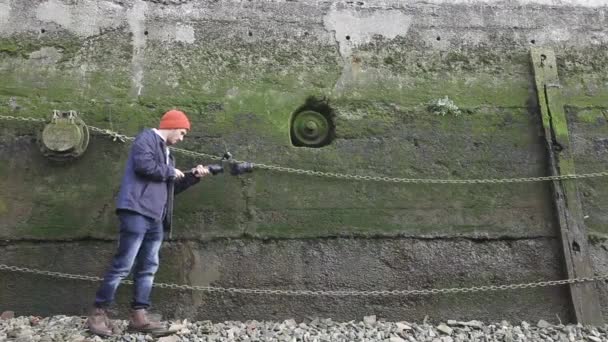 Cameraman Filmando Com Gimbal Ângulo Largo — Vídeo de Stock