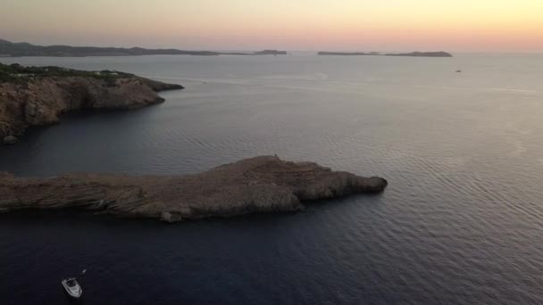 Amplie Uma Pequena Península Ibiza Goldenhour Top Quatro Turistas Fundo — Vídeo de Stock