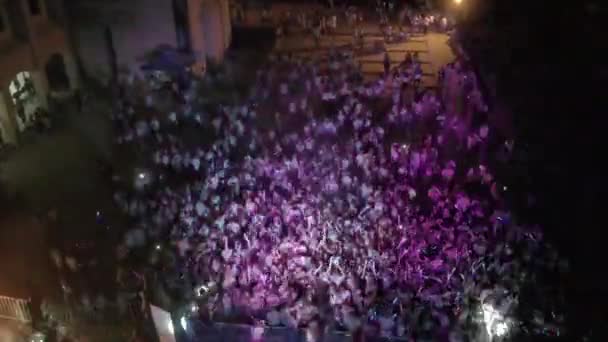 Красочные Огни Вспыхивают Толпу Танцевальном Концерте Ливанский Фестиваль Цветов — стоковое видео