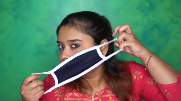 Portrait Fille Indienne Asiatique Porte Masque Protection Pour Prévention Coronavirus — Video