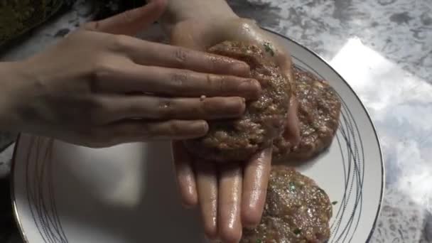 Muslim Woman Making Kebab Patty Using Mince Meat Vue Haut — Video