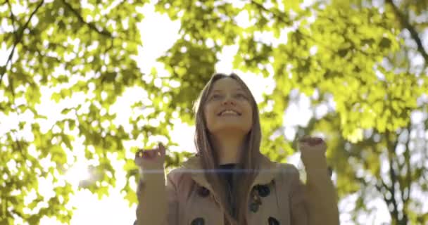 Menina Bonita Cheia Vida Realização Pessoal Lente Anamórfica Disparada Conceito — Vídeo de Stock