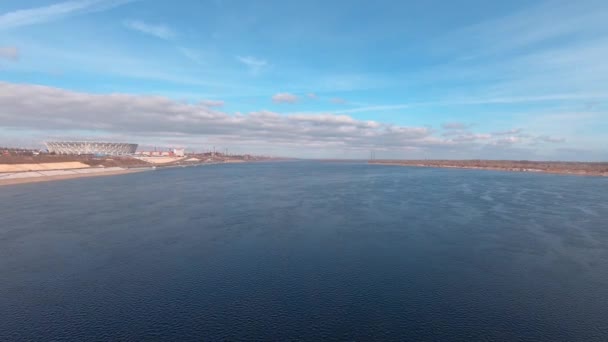ヴォルガ川沿いの水の波紋 ヴォルゴグラード ロシア 東ヨーロッパ — ストック動画