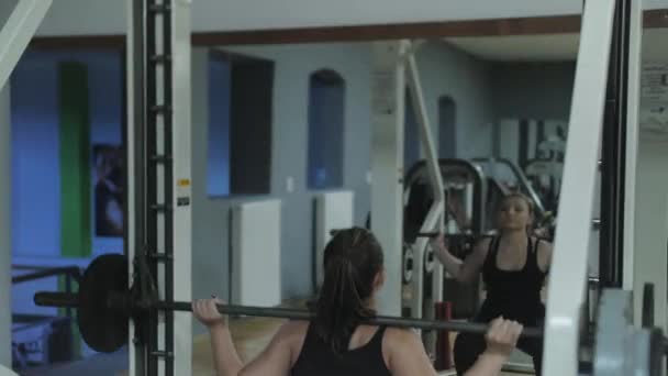 Entrenamiento Femenino Gimnasio 60Fps Velocidad Normal — Vídeo de stock