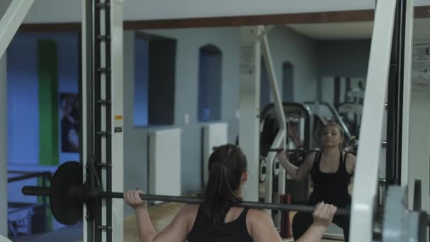 Spor Salonunda Kadın Antrenmanı Yavaş Çekim — Stok video