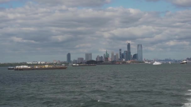 New York Usa Nedre Manhattan Waterfront Och Lastfartyg Slow Motion — Stockvideo