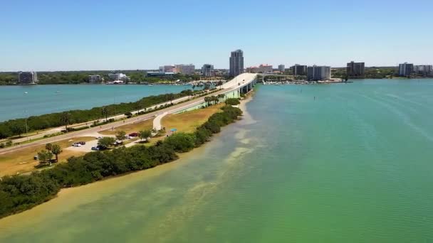 Luchtfoto Van Een Autowegbrug Clearwater Beach Florida — Stockvideo