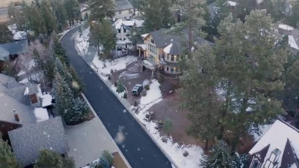 Frühwinter Schneefall Auf Big Bear Leck Luxuriöse Villen Ruhiger Nachbarschaft — Stockvideo