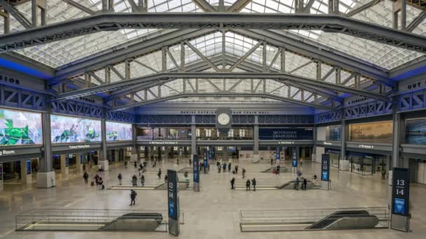 New York NY USA-8. ledna 2021 Návštěvníci železniční haly Daniela Patricka Moynihana na nádraží Pennsylvania v New Yorku si mohou vychutnat nový prostor z nejvyšší úrovně