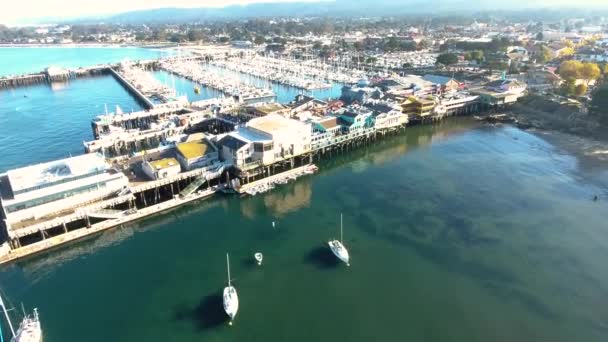 Luchtfoto Drone Uitzicht Monterey Wharf California Met Oceaan Schot Hoge — Stockvideo
