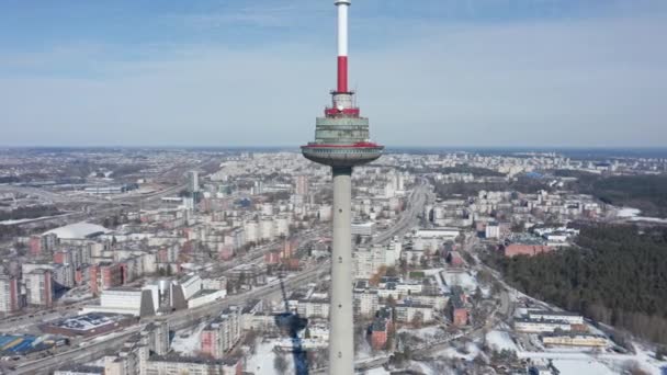 Colpo Drone Aereo Rotante Della Torre Vilnius Con Intera Città — Video Stock