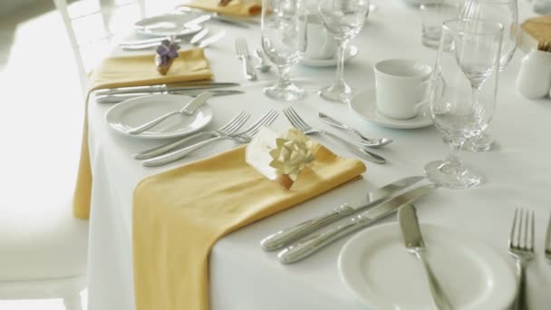 Gyönyörű Esküvői Fogadás Helyszín Vacsora Esküvő Dcor Tiszta Fehér Arany — Stock videók