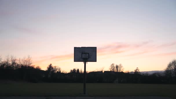 Campo Basquete Urbano Rua Pôr Sol — Vídeo de Stock