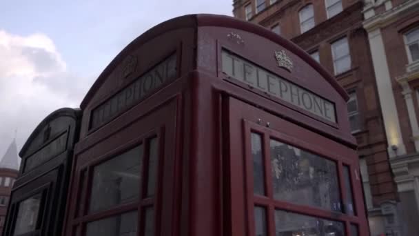 Una Cabina Telefónica Roja Soho Londres Reino Unido Plano Medio — Vídeos de Stock